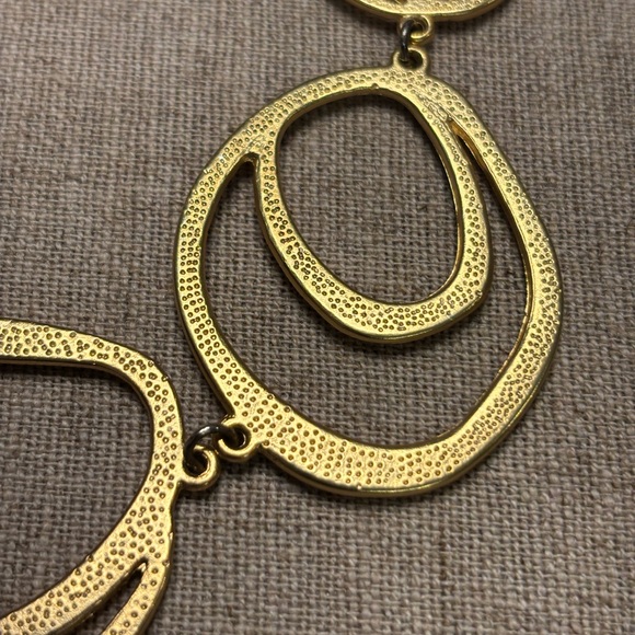 Matte Gold Geometric Oval Jewelry Set - Necklace & Earring Set - Picture 8 of 12